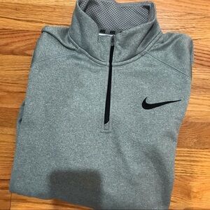 👟NIKE THERMA-FIT Sweatshirt